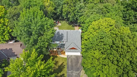 808 Maplewood Dr, Delano, MN 55328