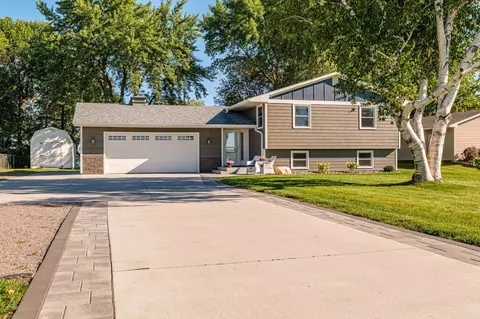 70112 218th St, Dassel, MN 55325