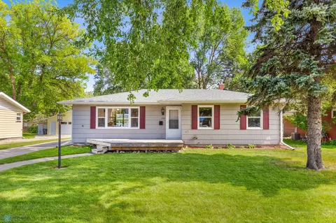 1742 11th St S, Fargo, ND 58103