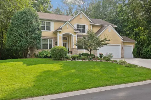 17083 Valley Rd, Eden Prairie, MN 55347
