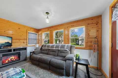 1027 6th St NW, Faribault, MN 55021 photo 5