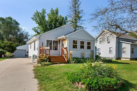 1027 6th St NW, Faribault, MN 55021 photo 3