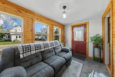 1027 6th St NW, Faribault, MN 55021 photo 6