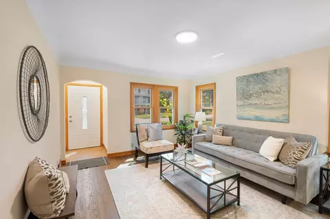 977 Oakdale Ave, West Saint Paul, MN 55118