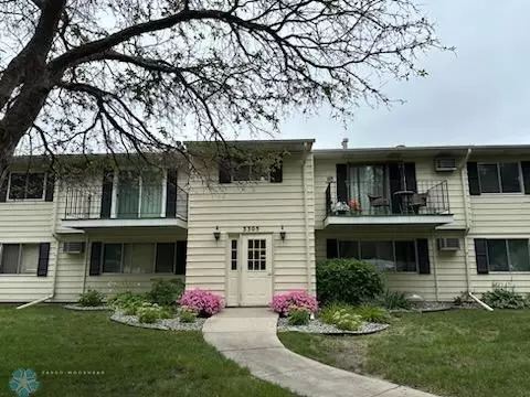 3305 Cherry Ln N #B15, Fargo, ND 58102