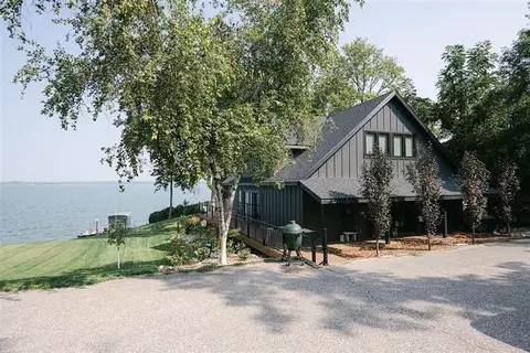 341 Lake Ave S, Spicer, MN 56288