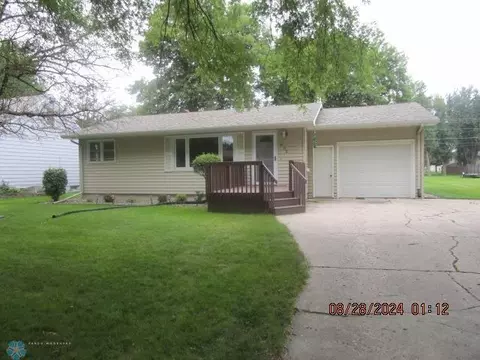 805 4th St S, Wahpeton, ND 58075