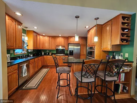 2058 Parkway Dr, North Saint Paul, MN 55109