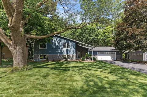 15415 Morraine Way, Eden Prairie, MN 55347