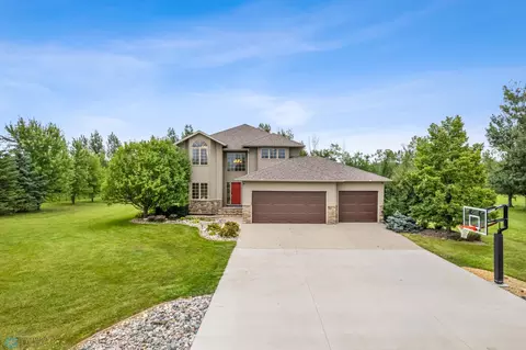 5220 73rd St S, Horace, ND 58047