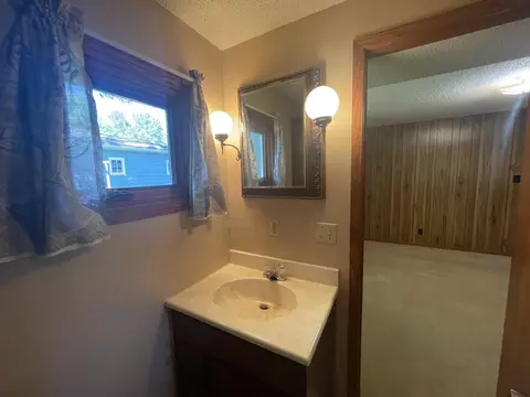 Bath - 2322 260th St, Marshall, MN 56258 photo 1 of 3