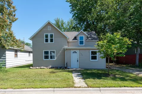 532 S Hunt St, Lake Crystal, MN 56055