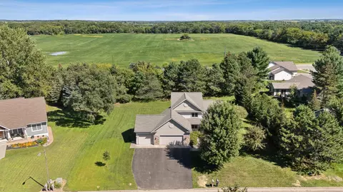 566 Woodland Ln E, New Richmond, WI 54017