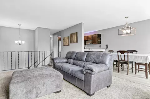 605 Portland Pl, Burnsville, MN 55337