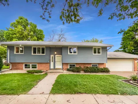 13 Amelia Ct, West Saint Paul, MN 55118