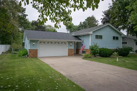 486 Birch St N, Cambridge, MN 55008