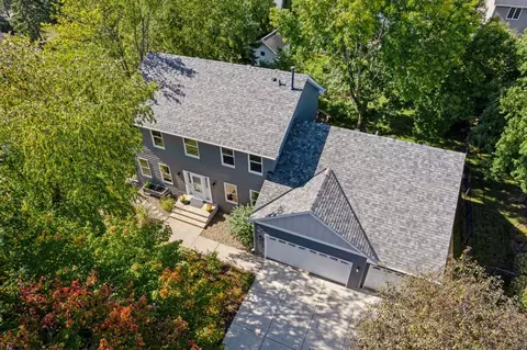 1333 Prestwick Pl, Mahtomedi, MN 55115