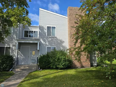 1439 25th Ave S #201, Fargo, ND 58103