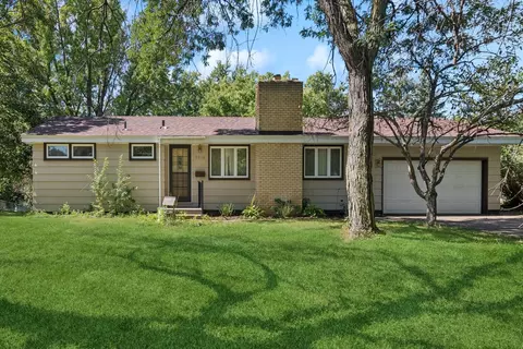 2216 Overlook Dr, Minneapolis, MN 55431