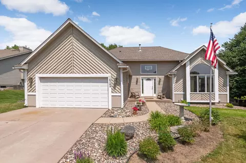 16349 Greenbriar Ct, Lakeville, MN 55044