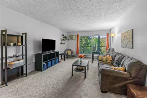 1700 Four Oaks Rd #241, Eagan, MN 55121