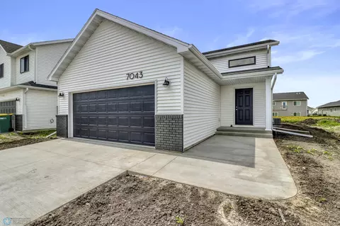 7043 Benji Ln, Horace, ND 58047