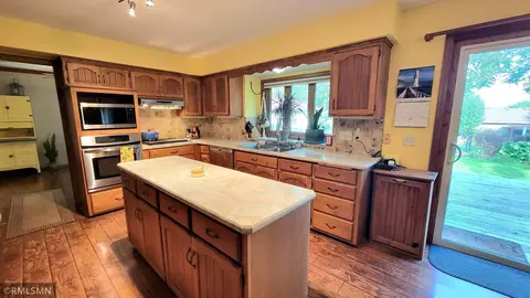 1095 Bluff Pointe Dr, Chaska, MN 55318 photo 6