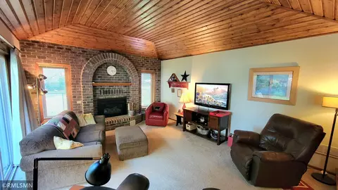 1095 Bluff Pointe Dr, Chaska, MN 55318 photo 10