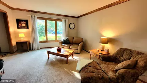 1095 Bluff Pointe Dr, Chaska, MN 55318 photo 4