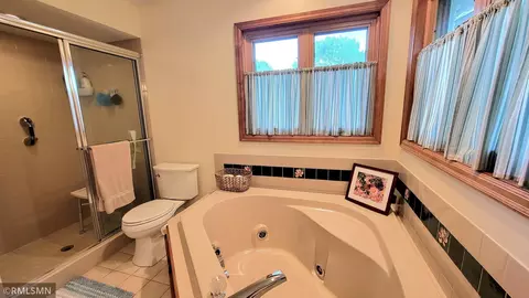 1095 Bluff Pointe Dr, Chaska, MN 55318 photo 14