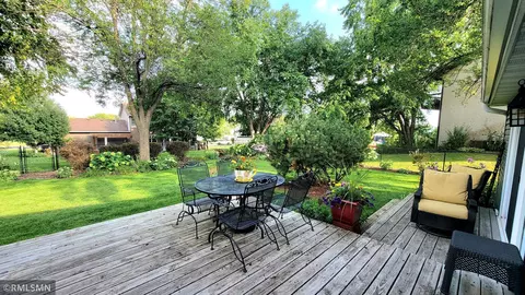 1095 Bluff Pointe Dr, Chaska, MN 55318 photo 20