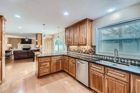 11605 45th Ave N, Plymouth, MN 55442