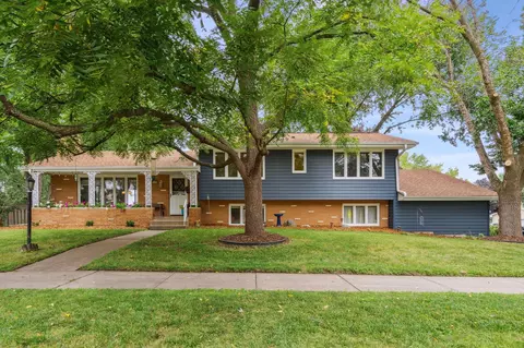 626 E 130th St, Burnsville, MN 55337