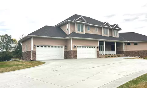 8625 Kelzer Pond Dr, Victoria, MN 55386