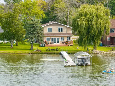 7911 N Shore Trl N, Forest Lake, MN 55025