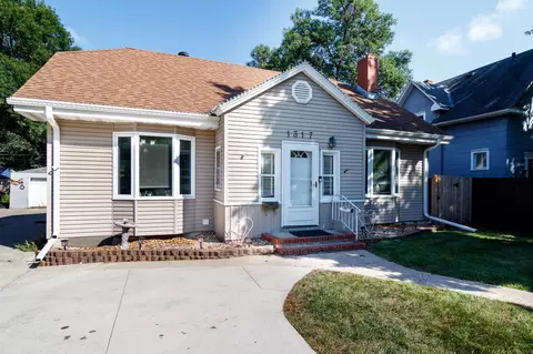 1317 10th St N, Fargo, ND 58102