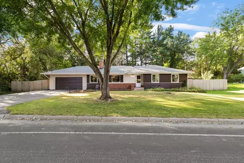 2364 Case Ave E, Maplewood, MN 55119