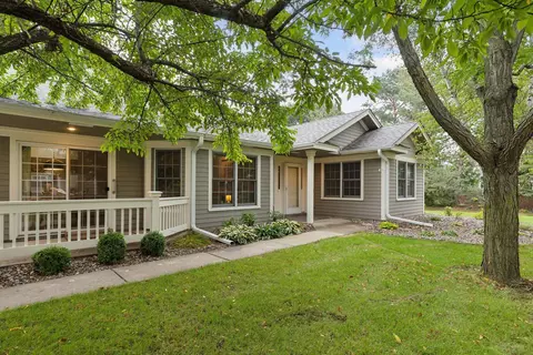 1724 Kerry Ln, Woodbury, MN 55125