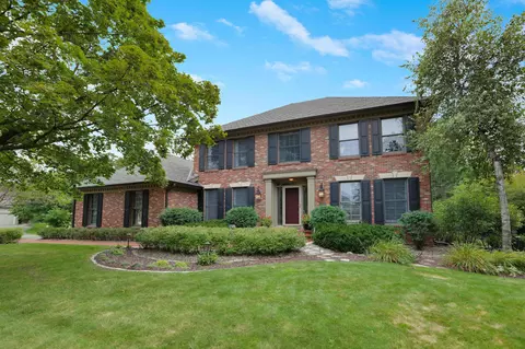 10205 Antlers Rdg, Eden Prairie, MN 55347