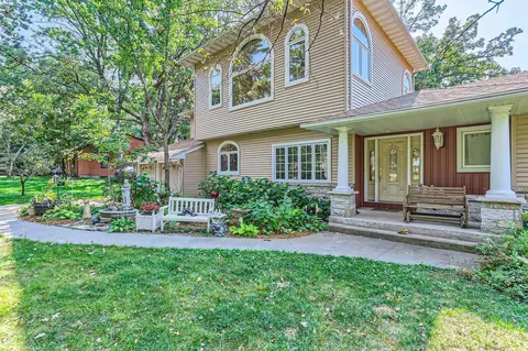 290 Floral Dr W, Shoreview, MN 55126