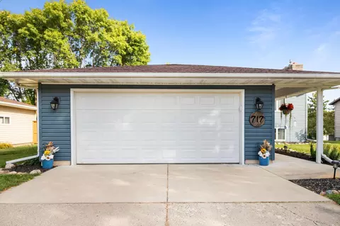 717 Colonial Cir, Faribault, MN 55021 photo 33