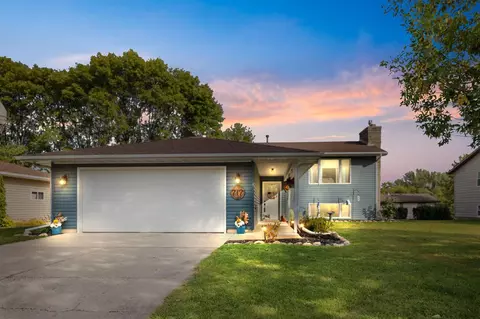 717 Colonial Cir, Faribault, MN 55021