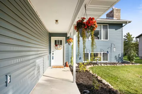 717 Colonial Cir, Faribault, MN 55021 photo 3