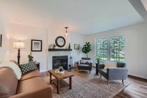 661 Coventry Pkwy, Eagan, MN 55123 photo 5