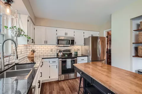 661 Coventry Pkwy, Eagan, MN 55123 photo 9