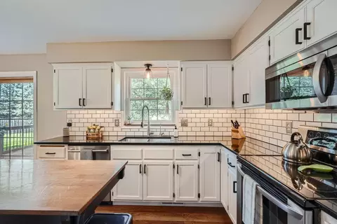 661 Coventry Pkwy, Eagan, MN 55123 photo 10