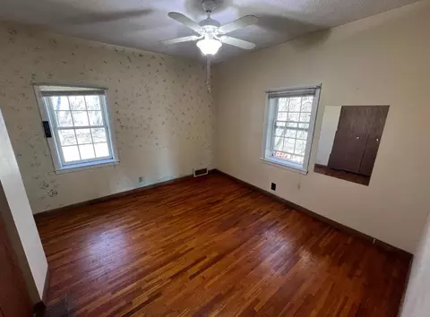 Bedroom - 39401 Us 71, Eagle Bend, MN 56446 photo 2 of 4