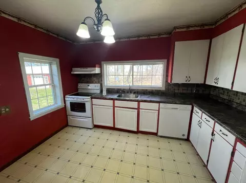 Kitchen - 39401 Us 71, Eagle Bend, MN 56446 photo 2 of 2