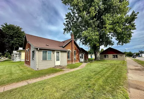 1076 E Sanborn St, Winona, MN 55987