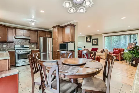 393 Wheelock Pkwy E, Saint Paul, MN 55130